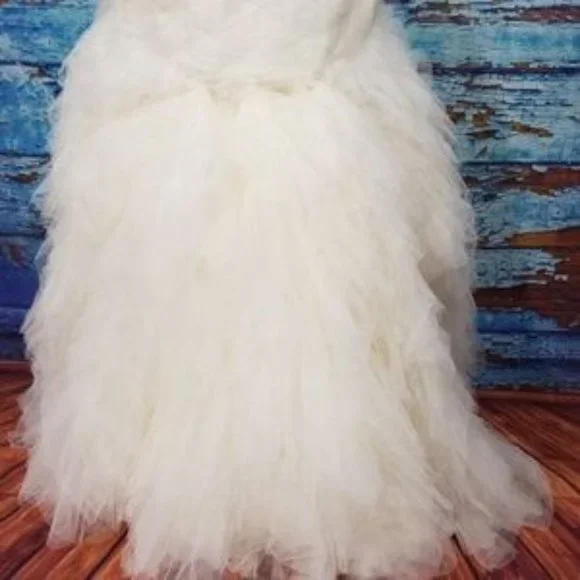 Signature Galina Wedding dress & Accessories - Picture 4 of 8